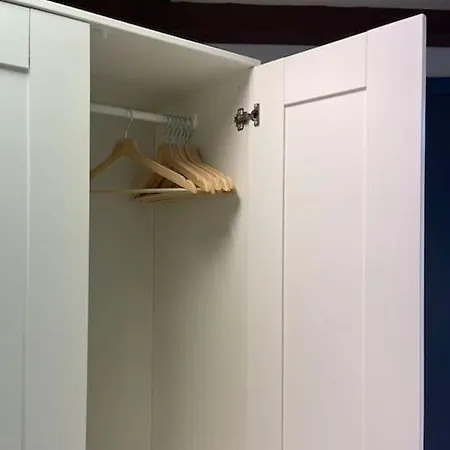 Lägenhet With Common Bath And Kitchen *